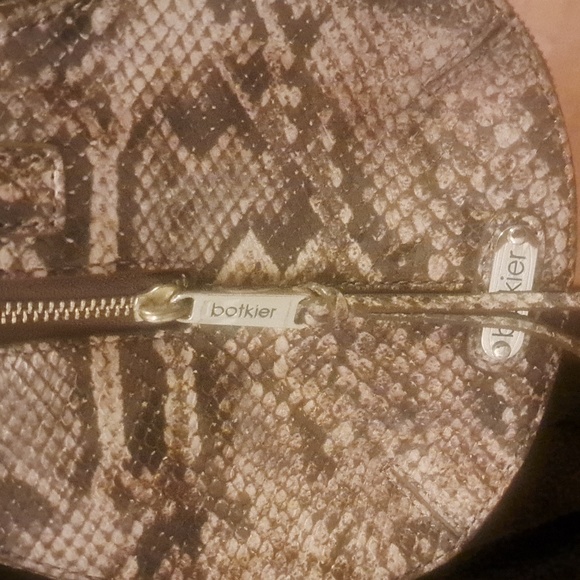 Closet clearance - Picture 3 of 9